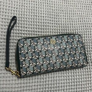 Tory Burch Geometric Green and Cream Wristlet